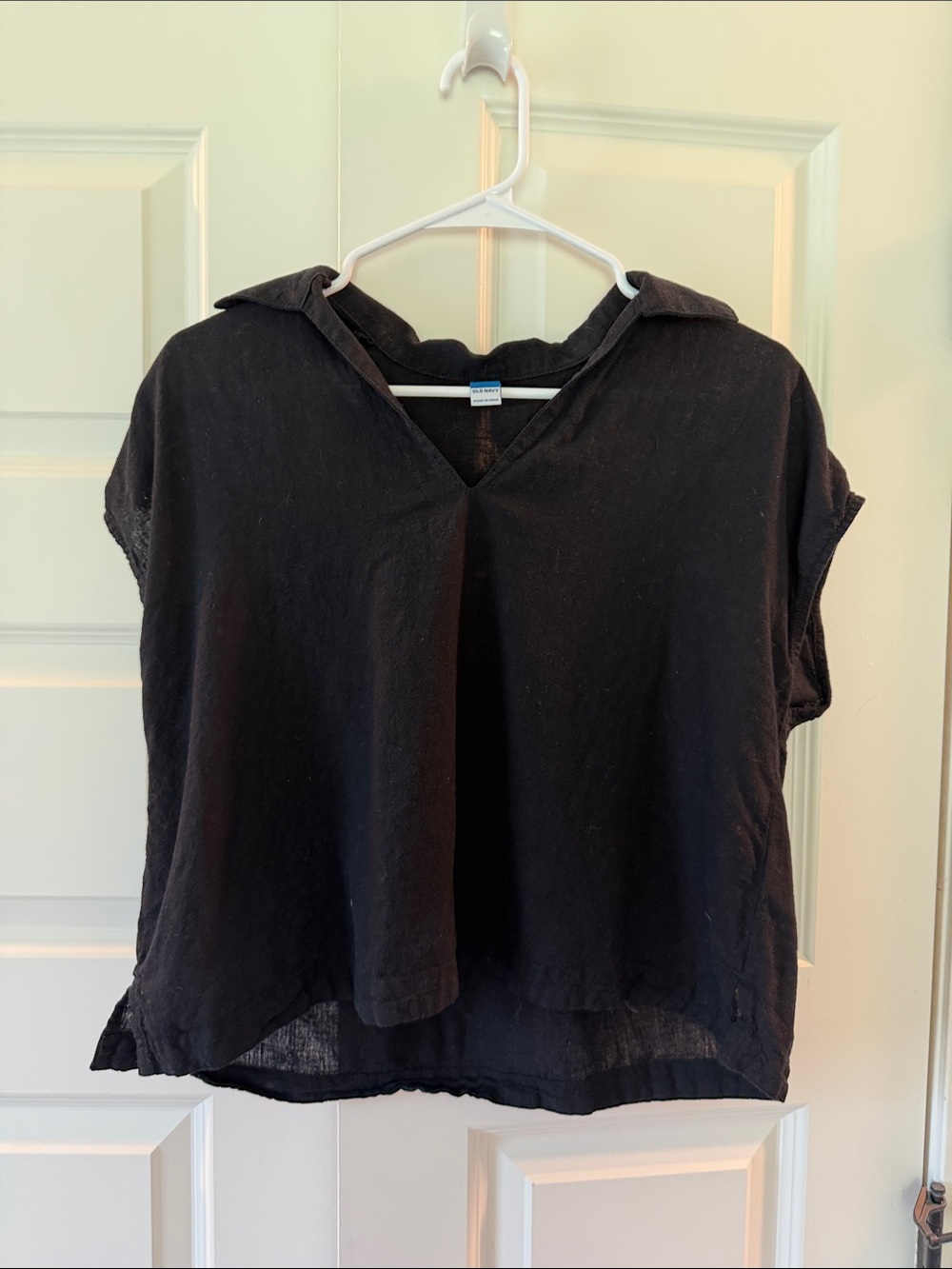 Old Navy Black Short Sleeve V-Neck Boxy Top with Collar